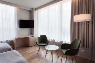 Отель Hotel Tartu Тарту Улучшенный двухместный номер с 1 кроватью или 2 отдельными кроватями-1